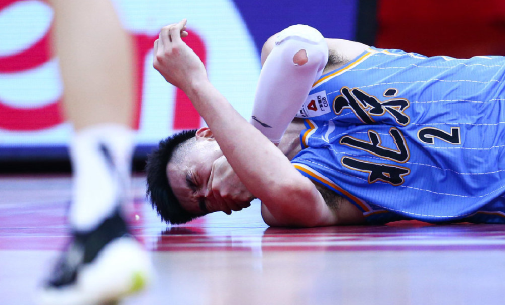 爱游戏体育包含门兴格拉德巴赫迎CBA常规赛关键赛，集结日队长鼓劲，引发热议，医务组通报恢复的词条